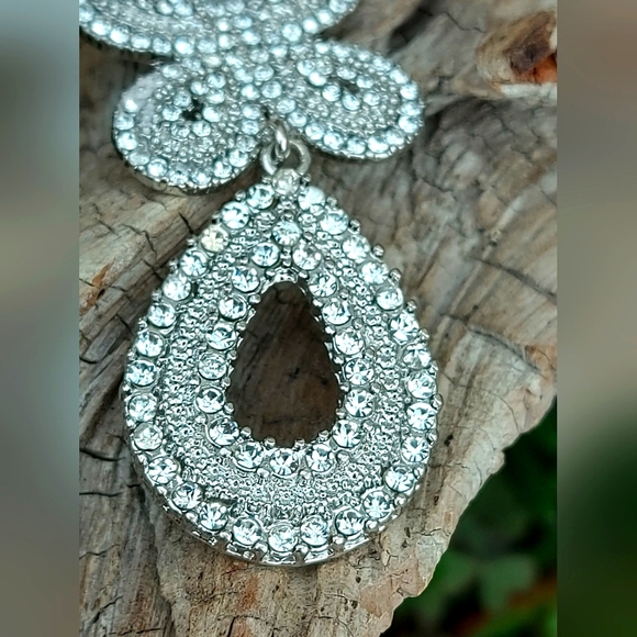 Nordstrom Pear-shaped Crystal Pendant High Quality Necklace - Picture 3 of 5